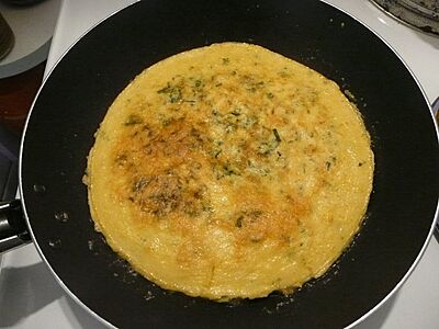 Nejdv usmait omeletu. Rolka z mletho masa