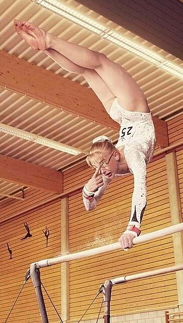 Obětavá gymnastka (@BabkaSylvia)