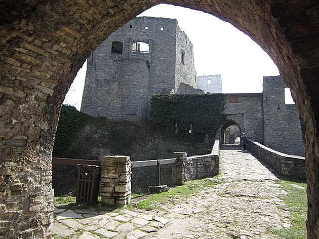 6 Od �tvrté k páté hradní brán�