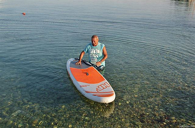 Zkouka nástupu na paddleboard