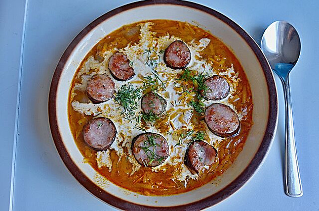 Maarské dýové kyselo na talíi