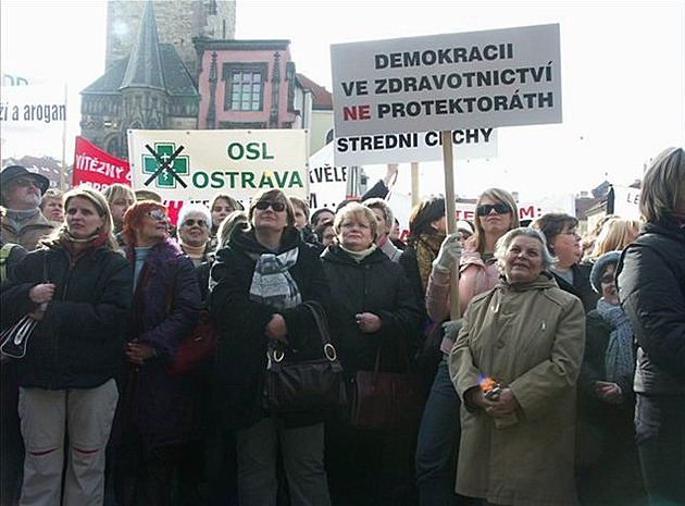 Demonstrace proti Rathovi 6