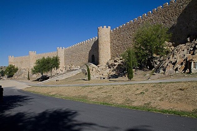 Ávila má kompletní hradby
