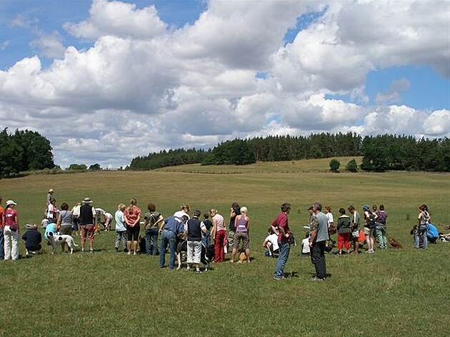 2007 - na louce na Sedlansku, to jsme se vidli poprvé na ivo, psi beli...