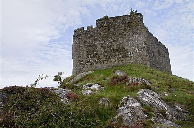 43 - Tioram Castle - hrady se nestaví na kopcích