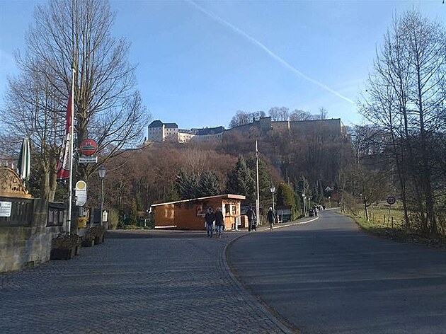 1 Pohled z parkovit k pevnosti Königstein - je to opravdu kousek