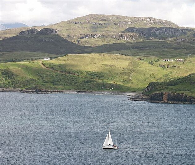 Takto zachytil nai lo místní fotograf (plujeme do Loch Bracadale na ostrov...