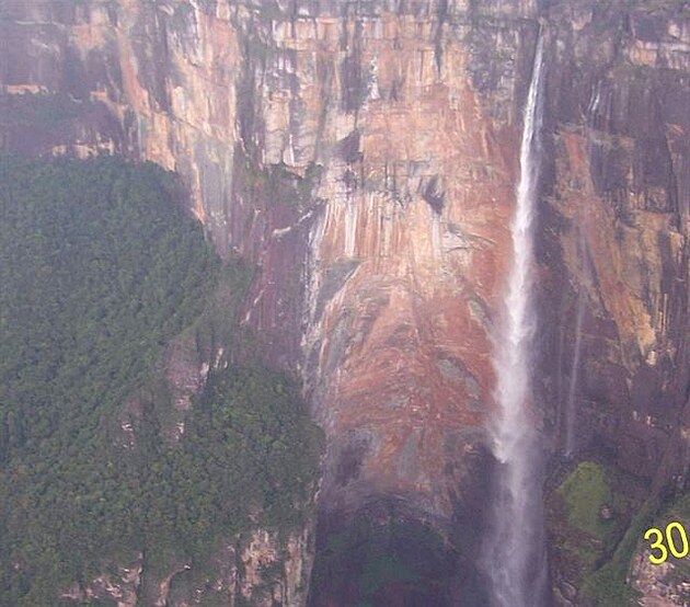 Vodopád Salto Angel z letadla