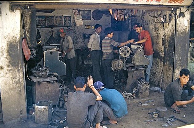 Káthmándú 1996 - strojní dílna