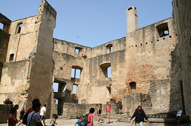 Landtejn. Hrad - zbytky zástavby.