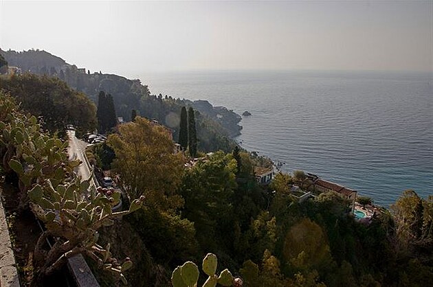 Taormina je msto ve strmém svahu. Sicílie, kvten 2018.