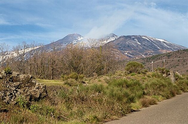 Etna - vrchol se jet schovává. Sicílie, kvten 2018.