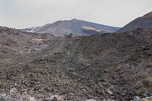 Etna - lávová pole. Sicílie, kvten 2018.