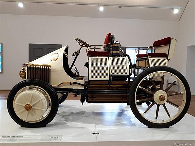 Muzeum F. Porscheho, auto s hybridním pohonem