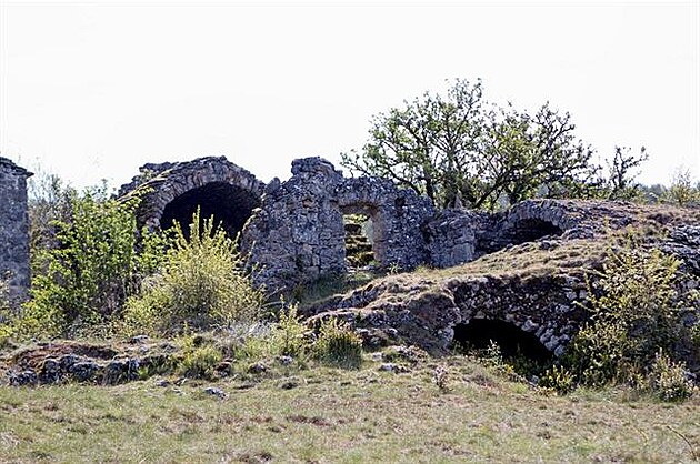 Smutné zbytky statku. Francouzské stedohoí.