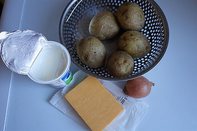 Naechrané brambory, suroviny.