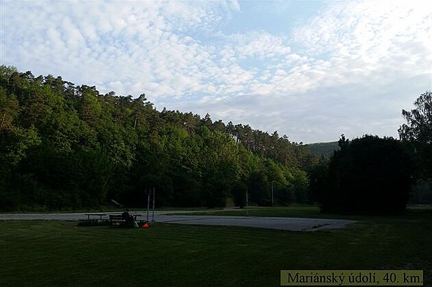 Na 40. km, Mariánské údolí. Chodecké závody Brnnské Vokruch Vokolo tatlu,...