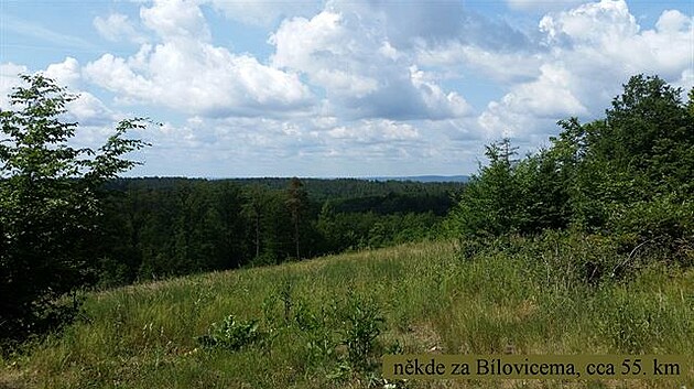 Na 55. km, za Bílovicemi. Chodecké závody Brnnské Vokruch Vokolo tatlu,...