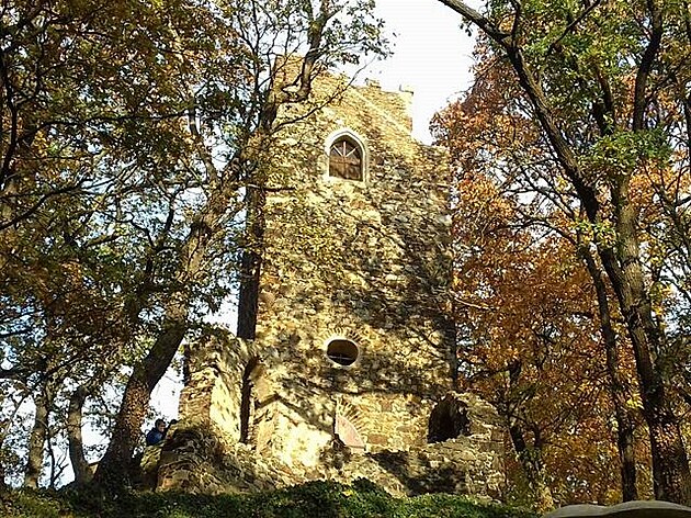 Rozhledna zblízka. Lesopark na Cibulce, Praha.