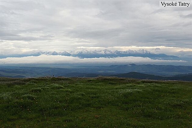 Pohled na Vysoké Tatry. Nízké Tatry, erven 2018