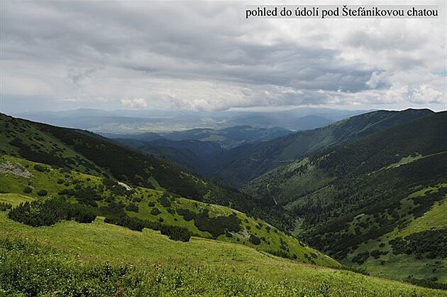 Pohled do údolí pod tefánikovou chatou. Nízké Tatry, erven 2018