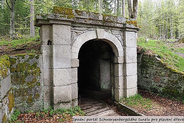 Spodní portál Schwarzenberského tunelu pro plavení deva. umava 2021, 1. ást