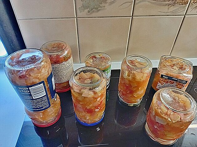 Domácí chutney (atný) ve sklenicích