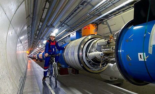 Obr. 6) Pro kontrolu stavu urychlovae LHC 