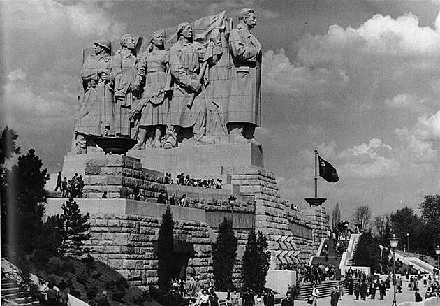 Stalinv pomník