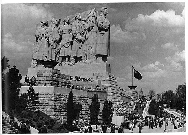 Stalinv pomník