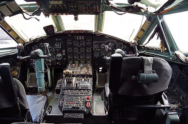 kokpit An-22, teplota pes 60 °C