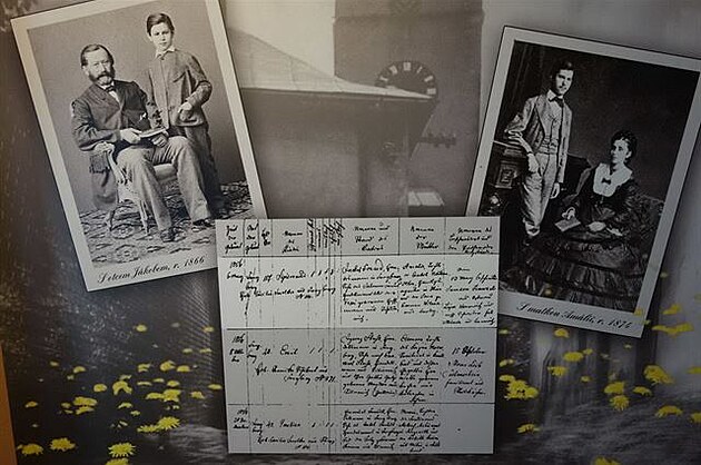 Freud na fotografiích s rodii a záznam v matrice o narození