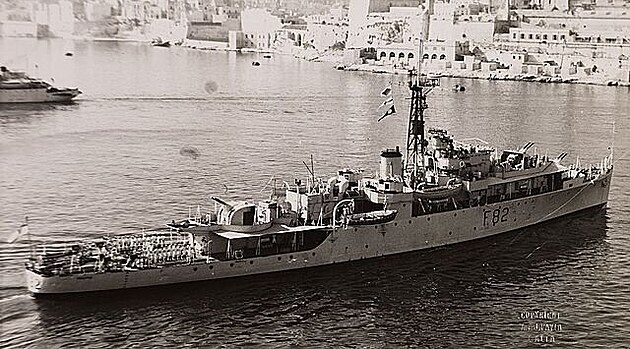 alupa HMS Magpie ve Velkém pístavu, Malta