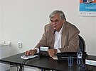 Jaroslav Ol�a, sr., �te z indonéské sbírky, kde najdete první p�eklad místní SF do �e�tiny