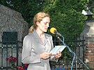 Lo�any - Sandra Ma�ínová p�i �tení dopisu  foto2.jpg