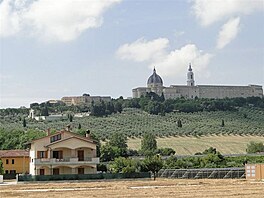 Loreto se sady olivovnk okolo