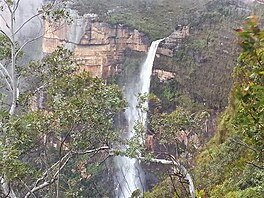 Vodopd Bridal Veil - zarostlm tesem vpravo od nj vede cesta dol