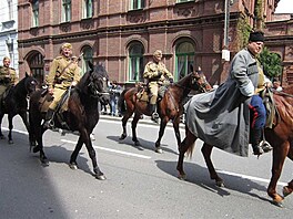 12 Kavalerie mezi vojenskou technikou na Sokolsk ulici