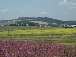 1 Bruntl a Uhlsk vrch, pohled ze silnice  od vchodu