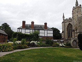 Ze zahrady katedrly sv. Petra v Exeteru