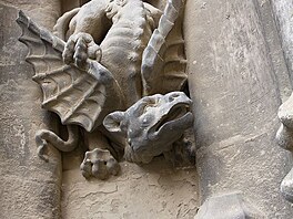 40 Detail kamenick vzdoby na katedrle v Seville