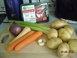 1 Ingredience na anglick cottage pie