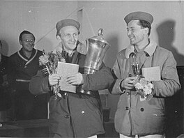 Sedlk a prochzka v r. 1951 s trofej ze zvodu