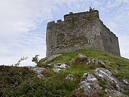 43 - Tioram Castle - hrady se nestav na kopcch