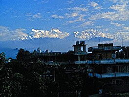 Pohled z Pokhary na Annapurnu