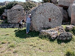 Cesta na Siclii. Selinunte - ostatn vchodn chrmy jsou jen obrovsk hromady...