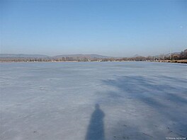 Zamrzl jezero Chmela