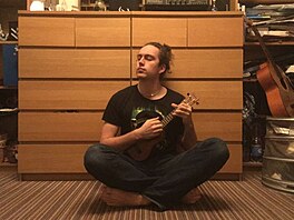 Hra na ukulele