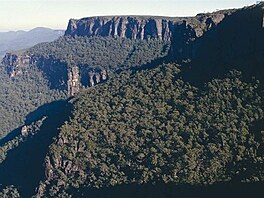 Hora The Castle - heben pi sestupu, hora Owen. Nrodn park Budawangs,...