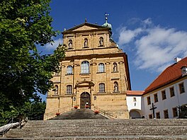 Poutn kostel na vrchu Mariahilfberg nad Ambergem. Night a velk przdninov...